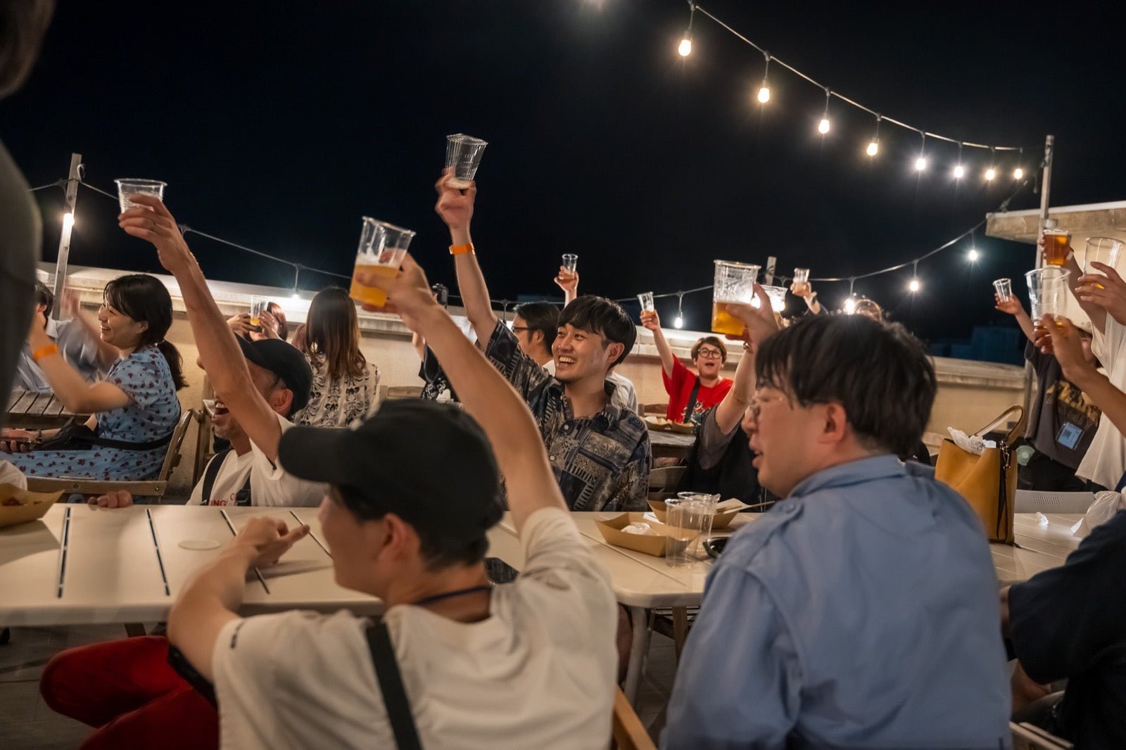 屋上で乾杯